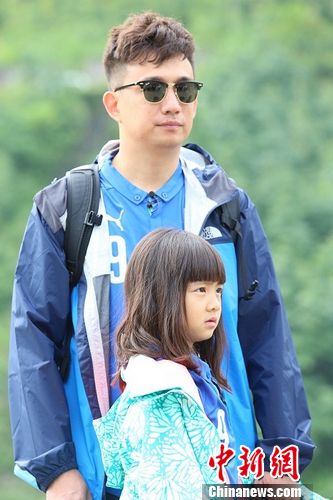 萌娃《爸爸2》住童话树屋挑选“超级奶爸”照顾