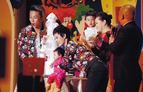 孙俪邓超为爱女办百日宴一家四口首次曝光(图)