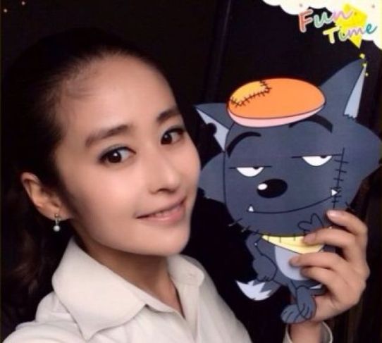 颖儿黑白写真曝光知性魅力十足