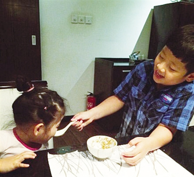 ���ΰ���ι���óԷ����ѣ�ʯͷ�����и�����ͼ��