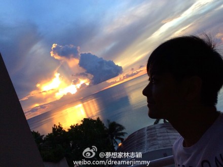 林志颖晒侧颜颇具文艺范网友赞:好清纯(图)