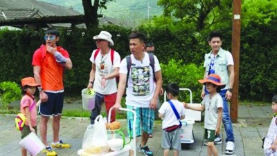 ���ְ�2��̨������־ӱkimiЯ��ϲ�ع飨ͼ��