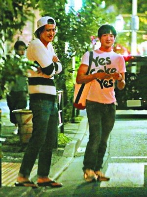 小栗旬疑瞒孕妻偷欢被拍和笠原秀幸在一起(图)