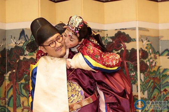 许茹芸婚礼上为公公奉茶对方回“ILOVEYOU”