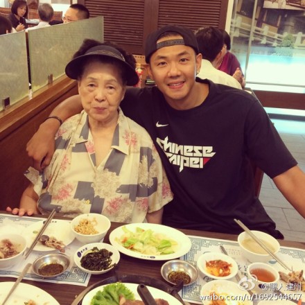 �½��ݴ���������ò��ִ�Է����¶��Ц��ͼ��