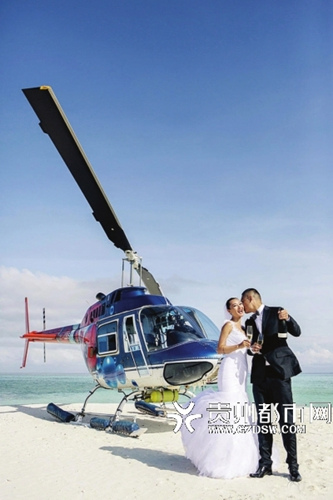 爱戴与老公包整座岛屿拍婚纱照甜蜜相拥(图)