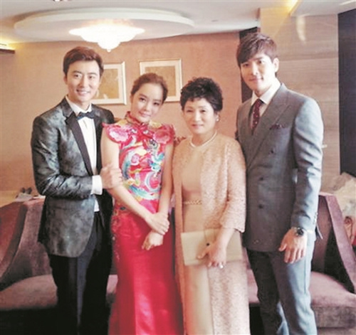 高梓淇、蔡琳低调成婚与家人合影曝光(图)