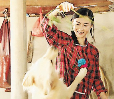 张柏芝当“农村媳妇”获封“张村花”(图)