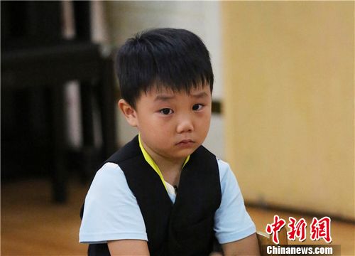 《一年级》萌娃当“老师”马皓轩人前说话变扭捏