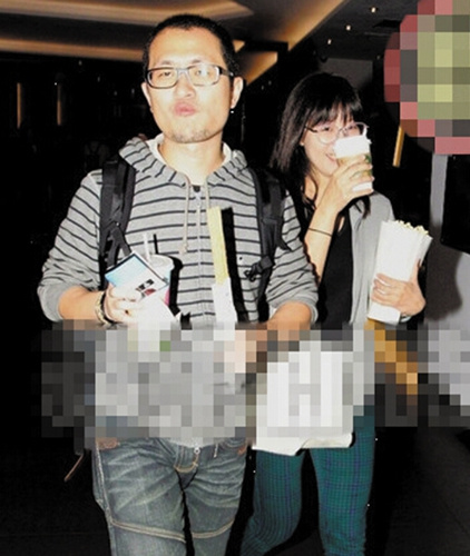 九把刀劈腿后陪女友遛狗看电影再次坦言犯错(图)