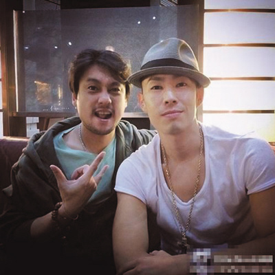 朱孝天与吴建豪合影头发凌乱 网友叹:长残了(图)-中新网