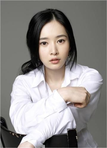 演员尹相铉和作词家maybee明年2月举行婚礼图