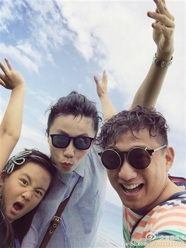 黄磊庆生爱妻甜蜜示爱一家三口合影曝光(图)