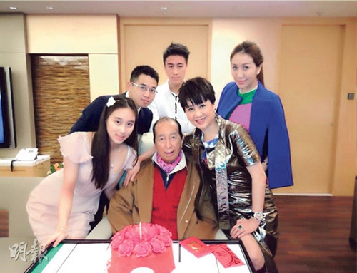 赌王不出席长女丧礼何超英曾因双重打击性情大变9