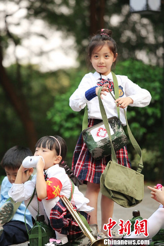 郭敬明陈学冬《一年级》教成语“小苹果”欲转学