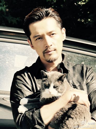 胡歌对恋情“先否认再承认”被质疑炒作(图)