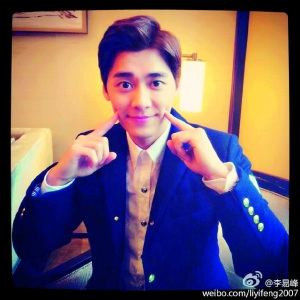 李易峰:我觉得吴亦凡很棒,大家应该支持他(图)