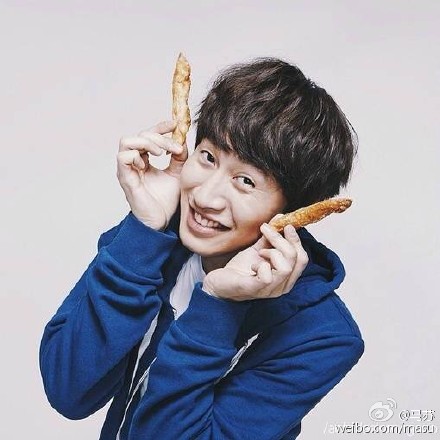 马苏戴长颈鹿口罩自拍 自曝喜欢韩星李光洙(图)