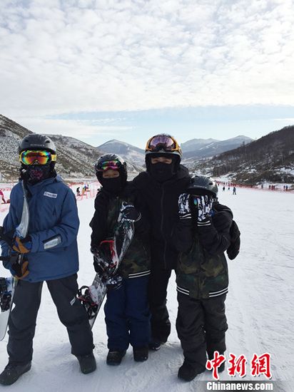 ���㲨�����ӻ�ѩ�������ڰڼ��������ȣ�ͼ��