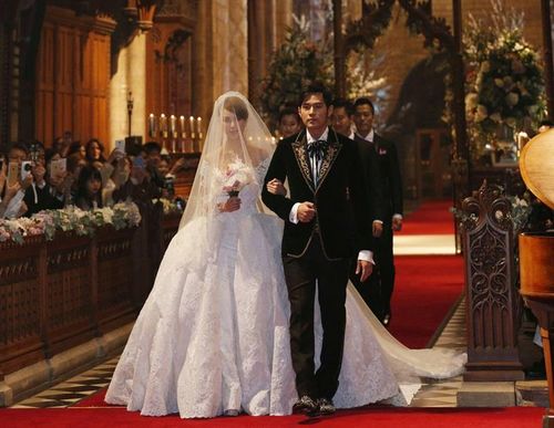 周杰伦大婚粉丝“含泪祝福”姚晨:要听媳妇的话