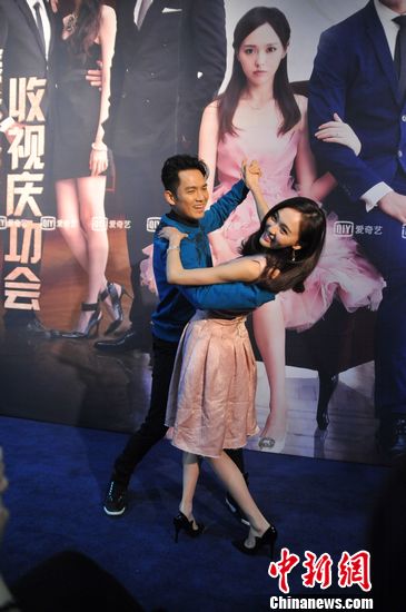 唐嫣谈与钟汉良吻戏:棒棒的!(图)