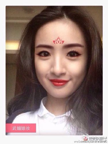 林依晨晒“武媚娘妆”红唇电眼获赞