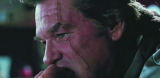 医生看不惯电影面部创伤镜头:皮肤缝合线结未打紧