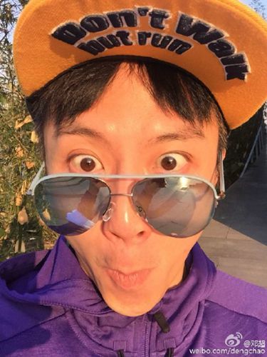 邓超戴墨镜搞怪自拍网友调侃变锥子脸了图8