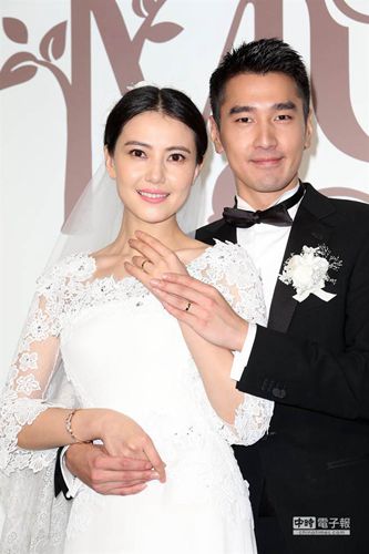 周杰伦与昆凌台北办婚宴女方戴千万钻石项链(图)