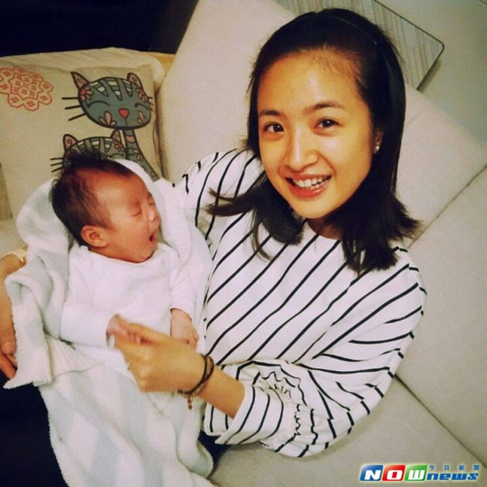 情人节无法和老公林于超共度,不过她选择和好姐妹六月(蔡君茹)聚会,还