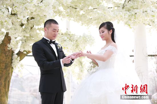 喻恩泰、王景春分别结婚二人皆是奉子成婚(图)
