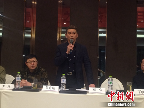 吴奇隆自曝从小有武侠梦为拍新剧戴美瞳(图)