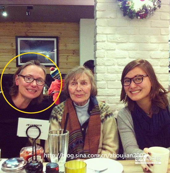 �ܻ������ӽ����ع����΢Цͷ�����ף�ͼ��