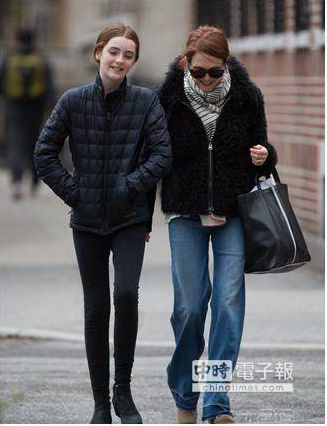 奥斯卡影后茱莉安·摩尔女儿再曝光面庞清秀(图)