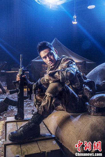 袁弘加盟《真正男子汉》“违禁物品”被清查(图)