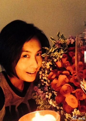 朱茵黄贯中带女儿现身茶餐厅二人耐心哄女儿(图)