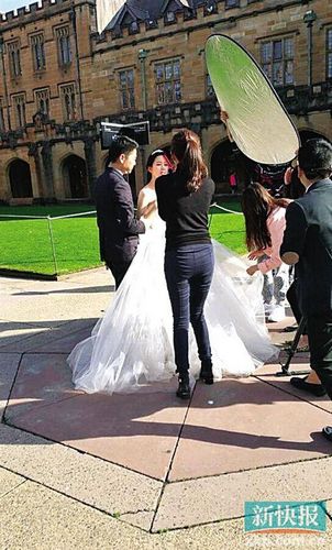 网曝刘强东奶茶妹妹婚事临近2人悉尼拍婚纱照(图)