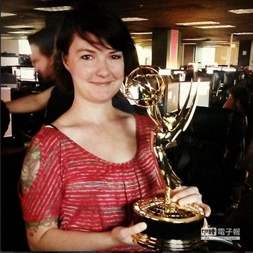 �������ӳ�2��Ů����ʦ���Ϸ���Ұ�޹�������