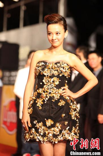 33����⺭���⡰Ԫ����Ů���ƴ���װ��