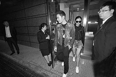 ��������Angelababy��ͷ�����2�����Ӷ�Ц��ͼ��