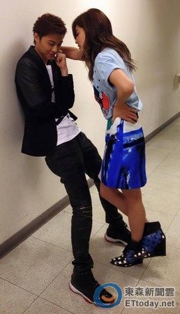 Ella�����ˡ������˰������ֳ���ǽ���ϣ�ͼ��