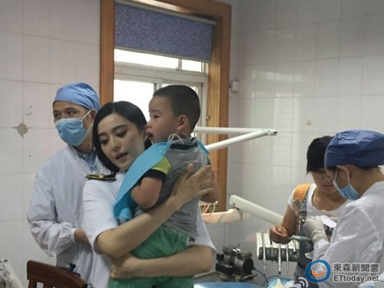 范冰冰录节目见路旁车祸送受伤男孩就医(图)