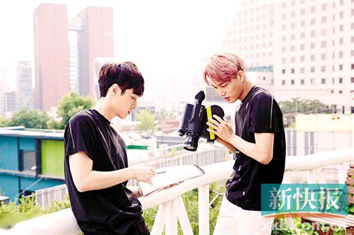 ����EXOд���ع�LAYҪ��KAI�ڸ�����ͣ�ͼ��