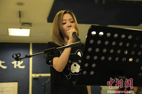 张靓颖:北京演唱会邀请李易峰合作形式未定(图)