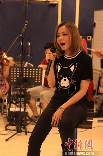 张靓颖谈选秀十年:想事情的角度仍然一样(图)