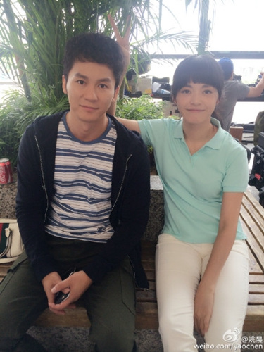 姚晨与李晨搞怪合影网友:你俩真调皮(图)