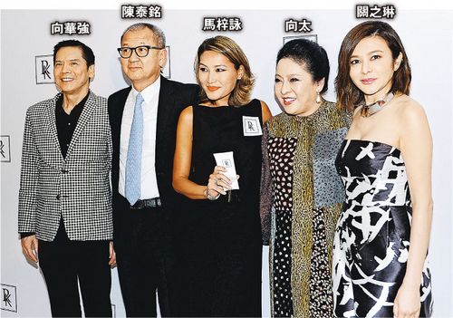 关之琳办晚宴男友现身助阵男方深情注视女友(图)