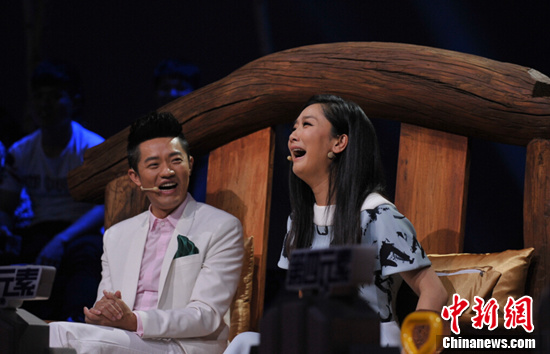《中国农民歌会》玲花变吃货蔡国庆厉声斥选手(图)