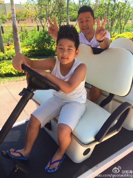 ������ʯͷ���ں�Ӱʯͷ����������Сɽ��ͼ��