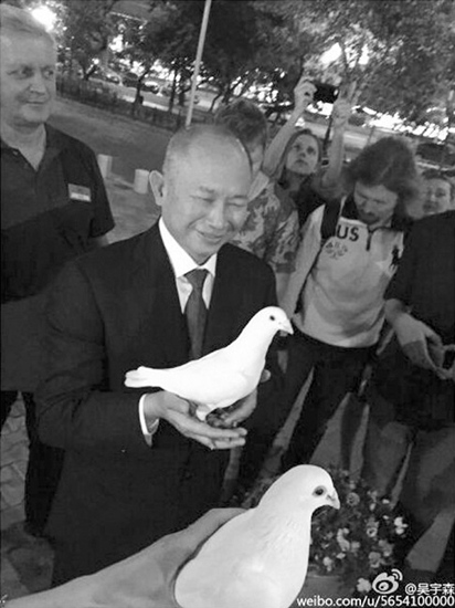 吴宇森幽默自嘲:合作最多次的演员是白鸽(图)